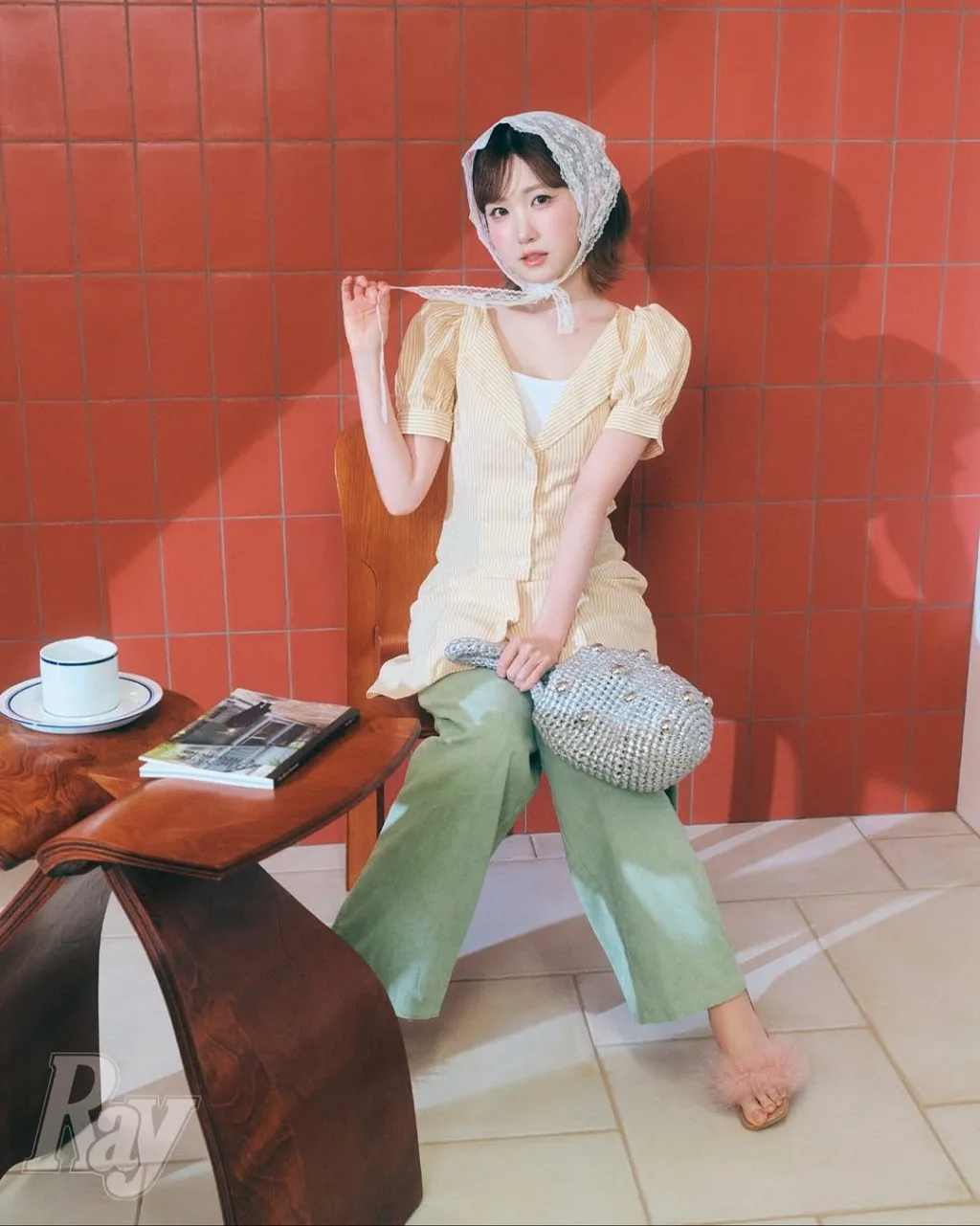 Tông nâu pastel của Mori Kei.
