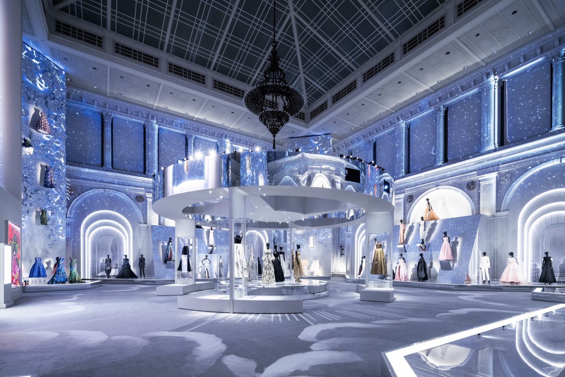 triển lãm dior tại bảo tàng brooklyn new york