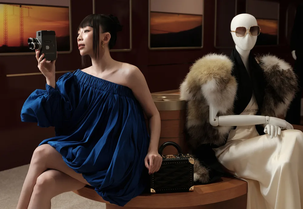 Tóc Tiên tại Triển lãm Savoir Rêver Louis Vuitton