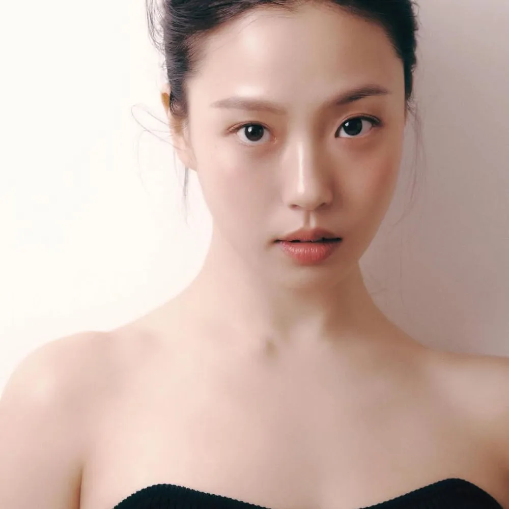 Hình ảnh chân dung của Go Min Si.