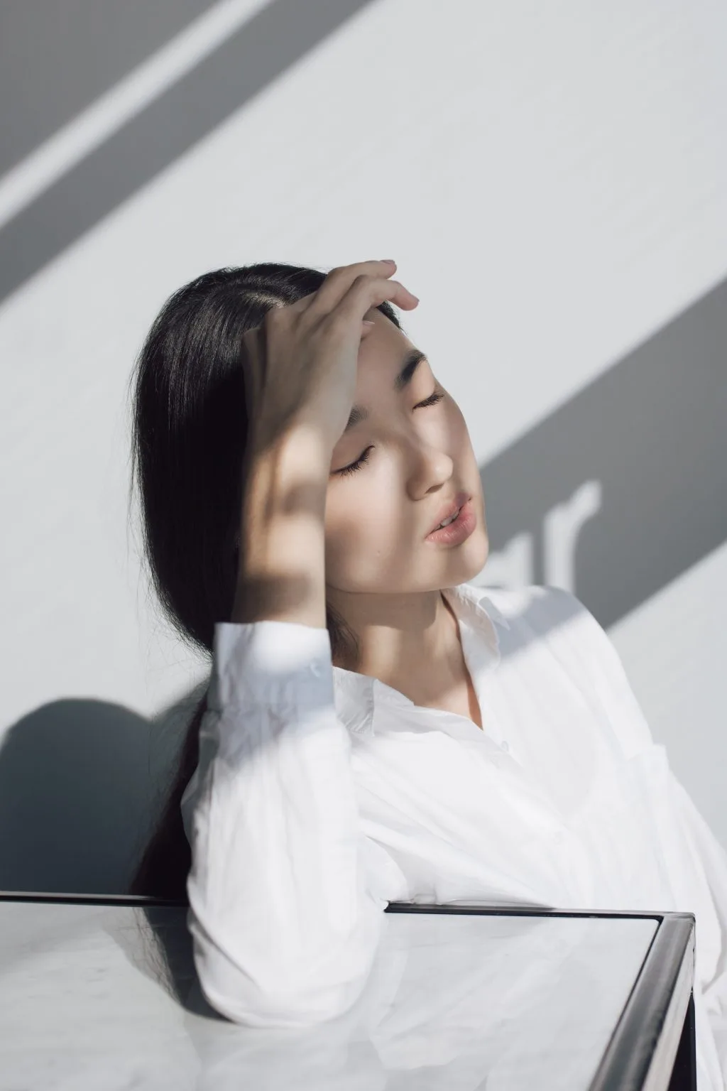 ánh mặt trời gây quầng thâm mắt ánh mặt trời gây quầng thâm mắt
