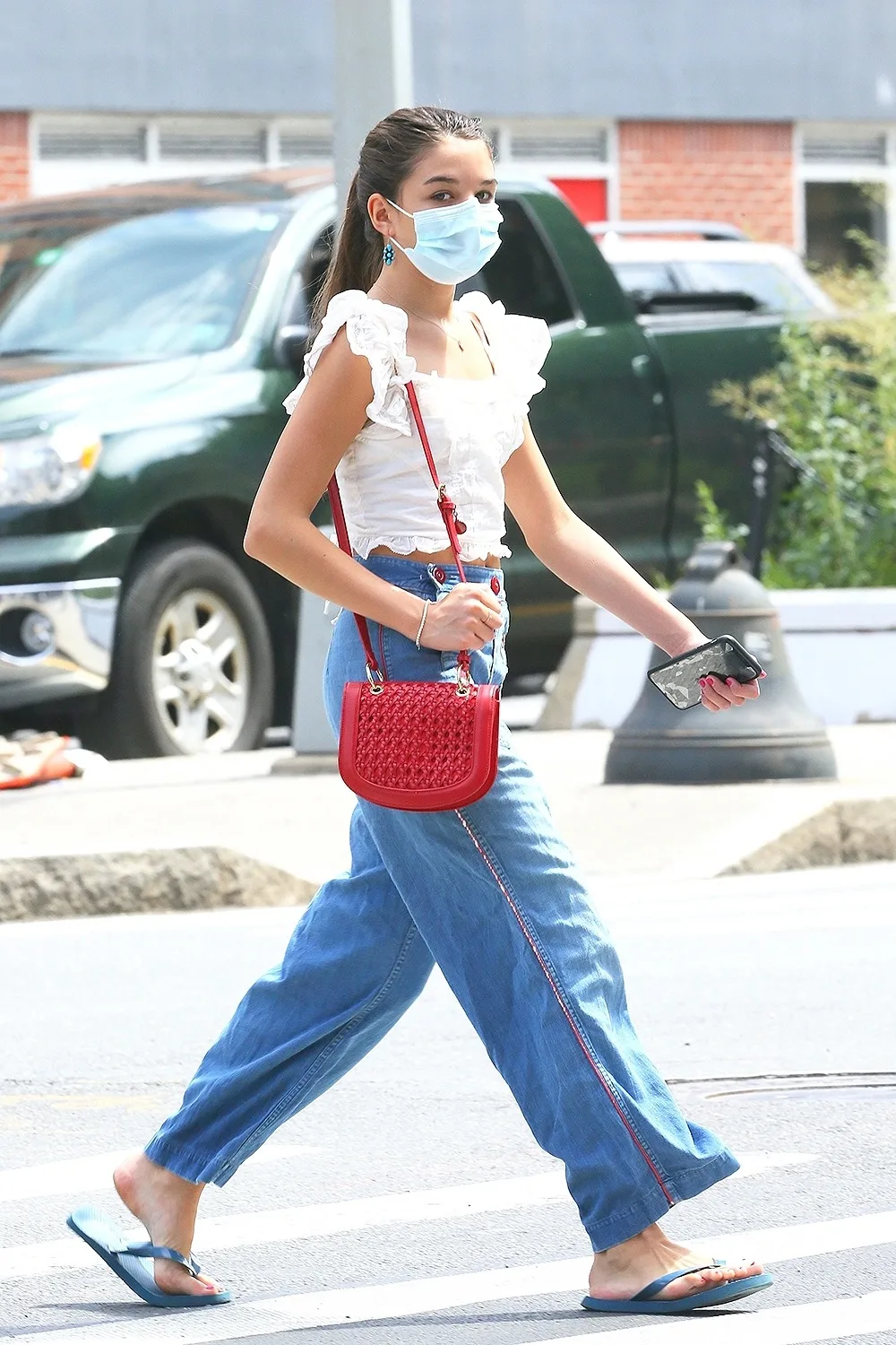 áo croptop và quần ống rộng
