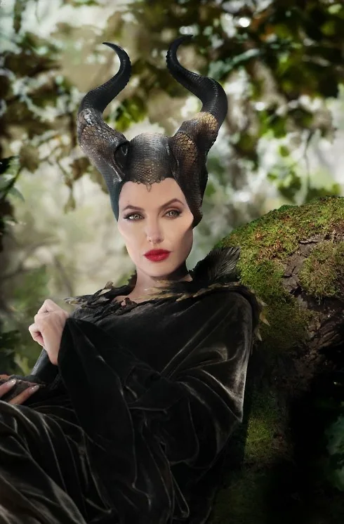 elle-fanning-disney-debuts-more-maleficent-09