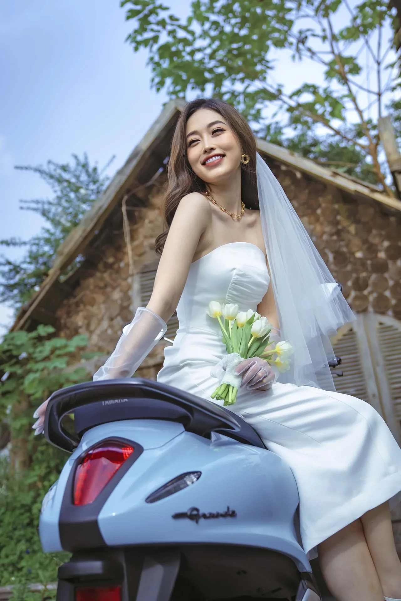 á hậu phương nga