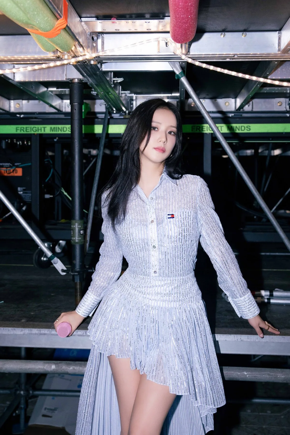 thiết kế váy Tommy Hilfiger của Jisoo