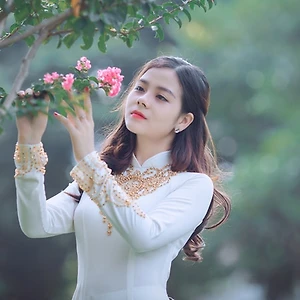 [06 ngày trước Tết] Rạng ngời du Xuân với những kiểu tóc đẹp khi mặc áo dài