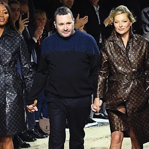 Kate Moss và Naomi Campbell bất ngờ sải bước trong show diễn cuối của Kim Jones tại Louis Vuitton