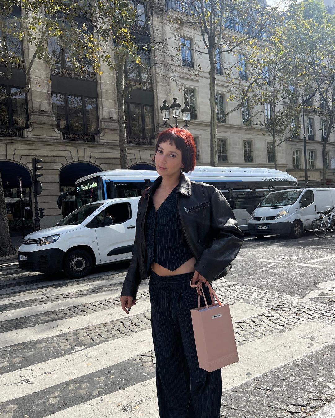 alyssainthecity diện vest quần ống rộng