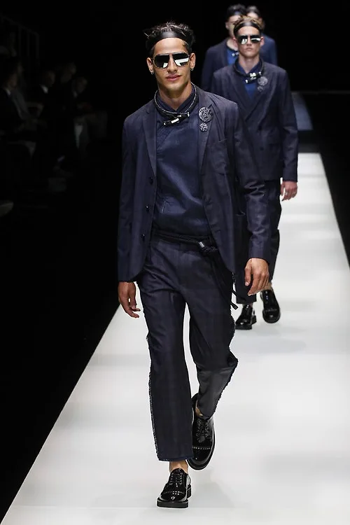 Emporio Armani mang den hinh anh ve sumurai hiện đại