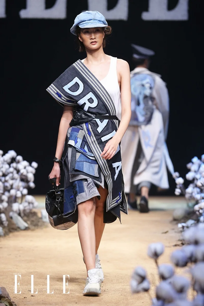 NTK Võ Công Khanh mang đến sự tươi vui với BST "Giấc mơ của Lily" tại ELLE Fashion Show NTK Võ Công Khanh mang đến sự tươi vui với BST "Giấc mơ của Lily" tại ELLE Fashion Show