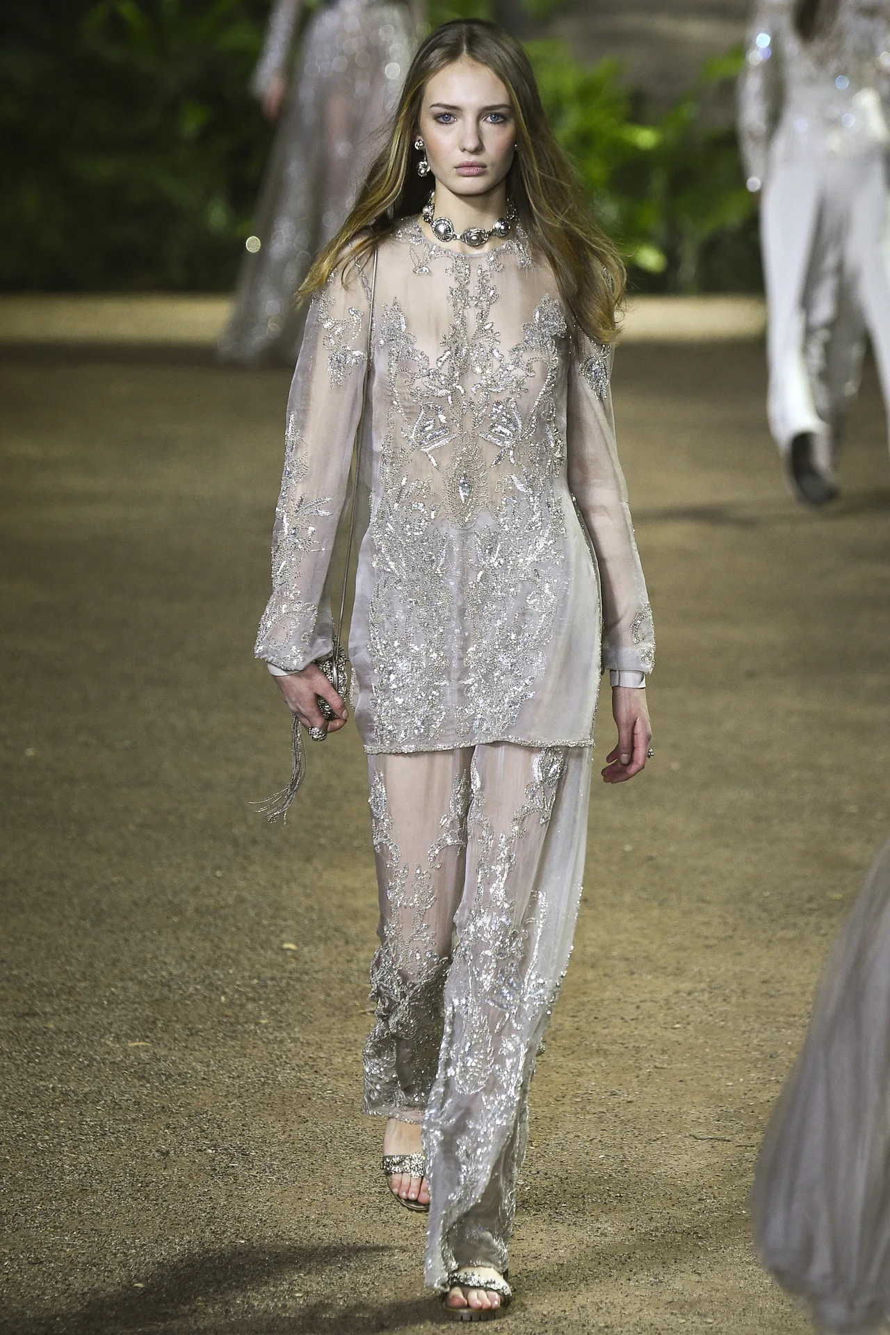 elie-saab-spring2016-ellevietnam(23)