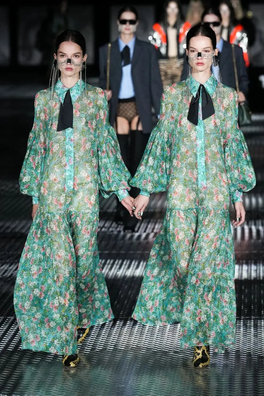GG xuân hè 2023 look 24