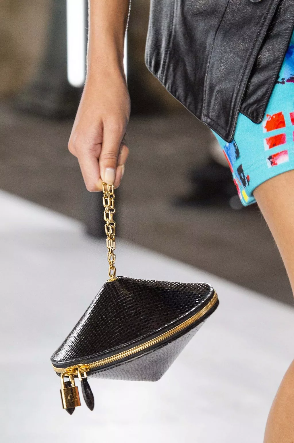túi Louis Vuitton hình đĩa bay