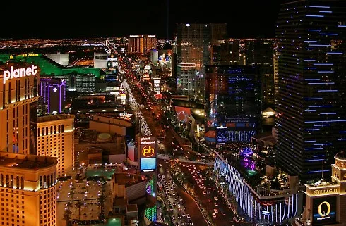 800px-Las_Vegas_Strip_at_night,_2012