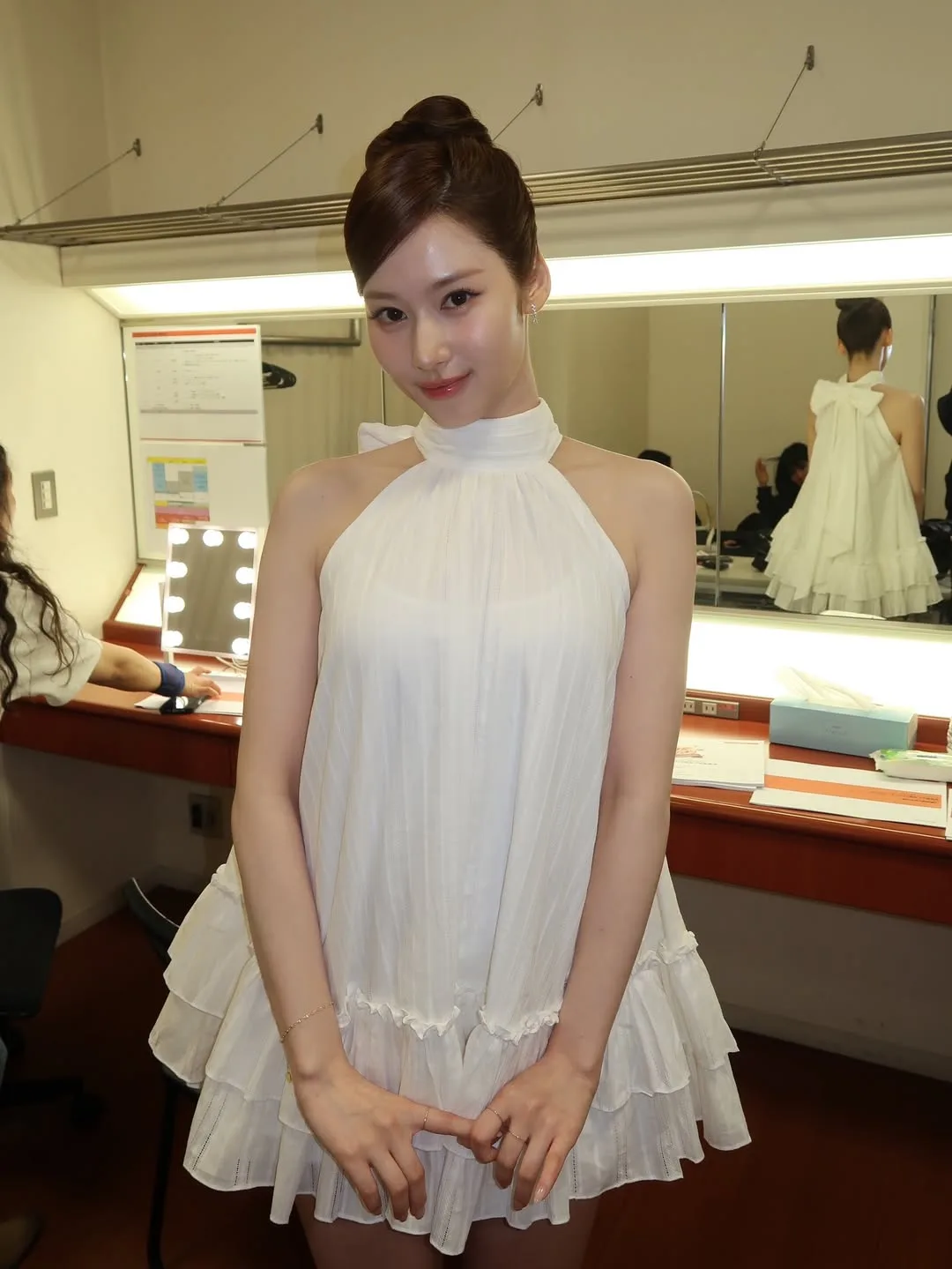 Đầm babydoll cổ yếm bồng bềnh mang lại vẻ đẹp nữ tính cho những cô nàng ngại những thiết kế kén dáng.