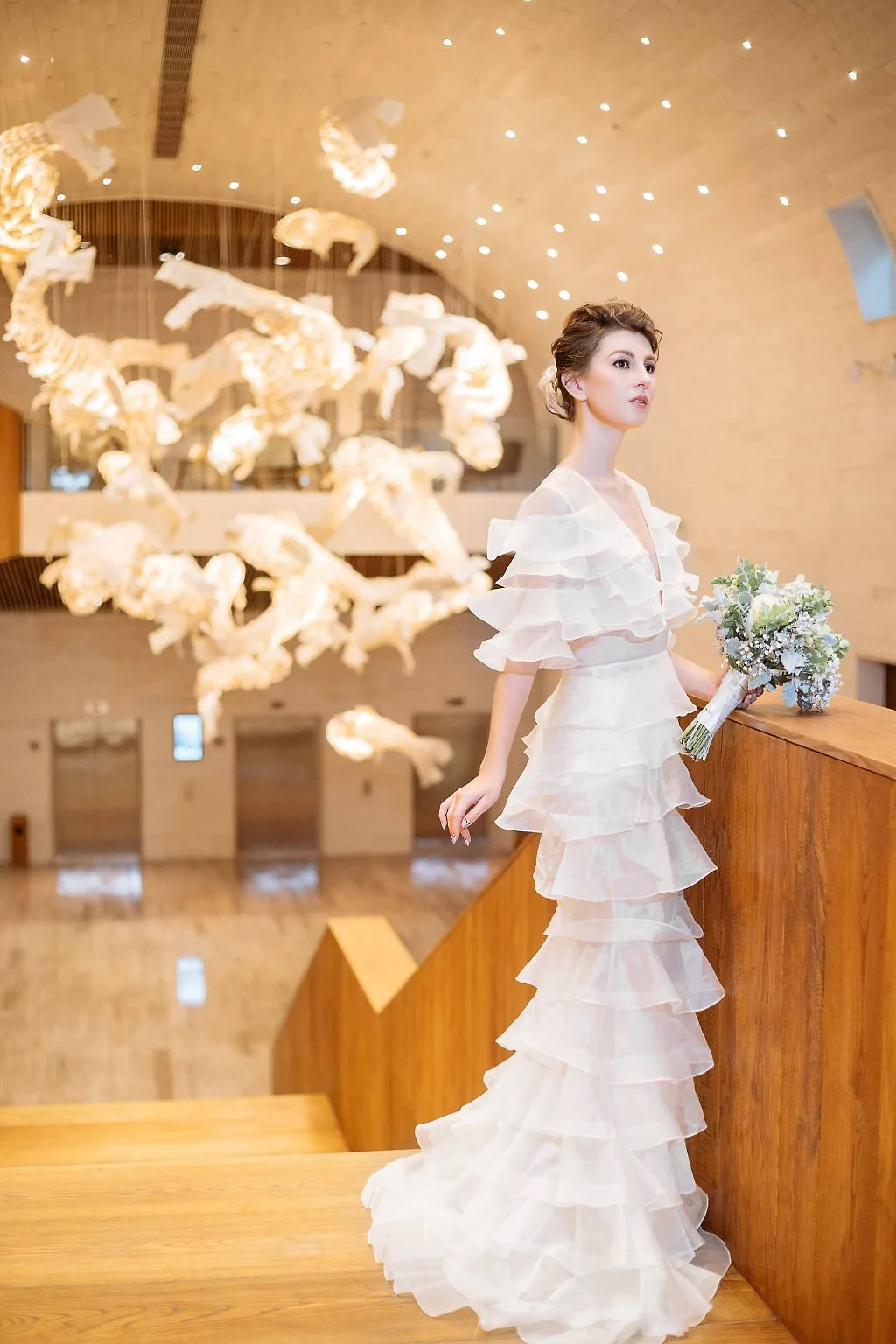 váy cưới Lý Quý Khánh - quà cưới từ GEM Center 3