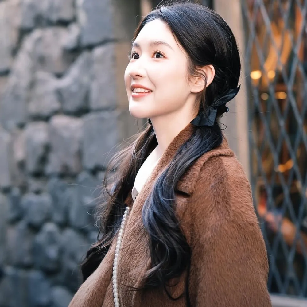 Vương Ngọc Văn cột tóc 2 bên