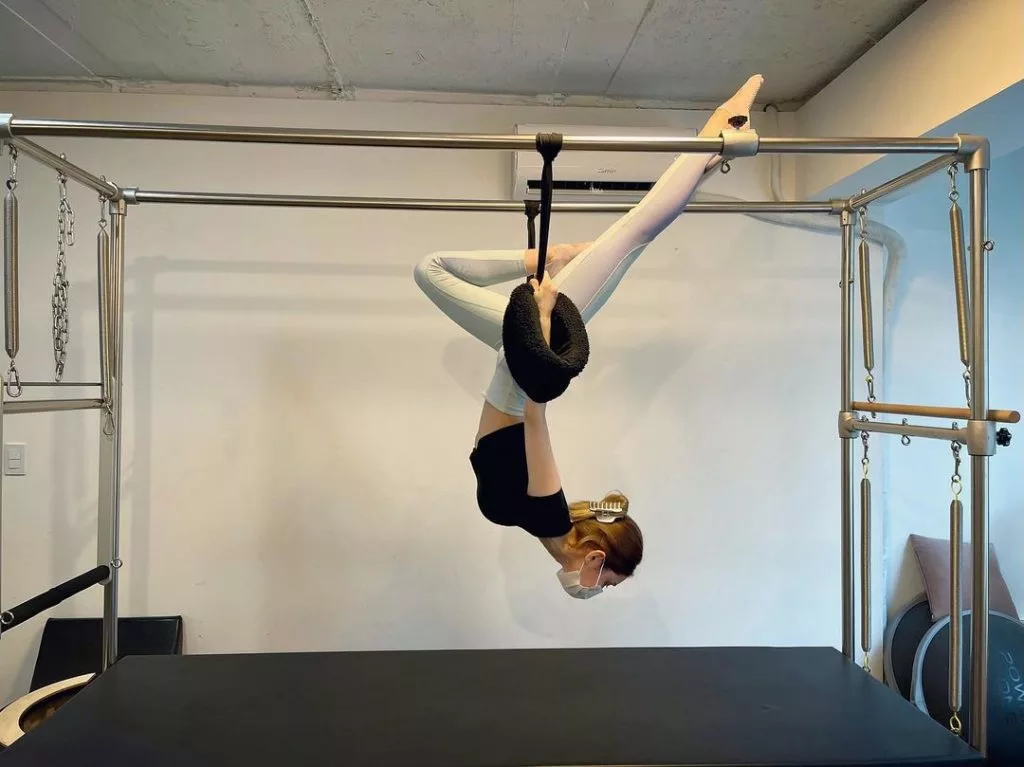 Bí quyết giữ dáng từ việc tập Pilates của Jeon Somi Bí quyết giữ dáng từ việc tập Pilates của Jeon Somi