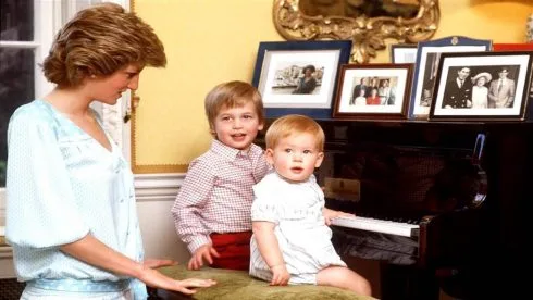 4 khoảnh khắc xúc động trong thước phim tài liệu về Công nương Diana