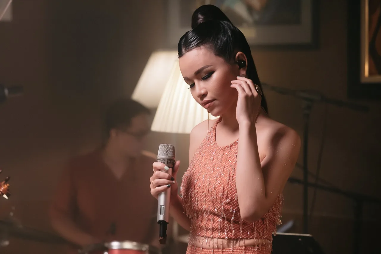 Hiền Nguyễn hát nhạc jazz trong Rhythm Trip (Home) Concert