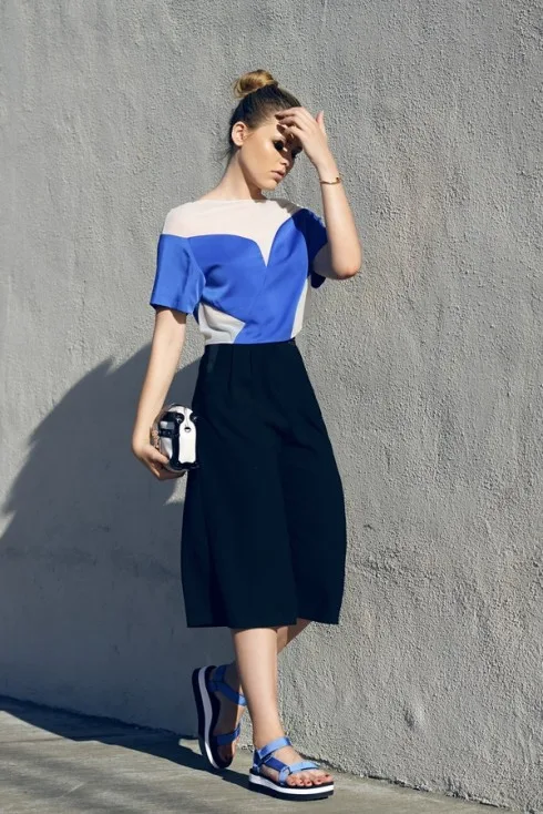 Mặc đồ mắc tiền mà đẹp là chuyện bình thường, mặc đồ ít tiền mà đẹp mới là khó.