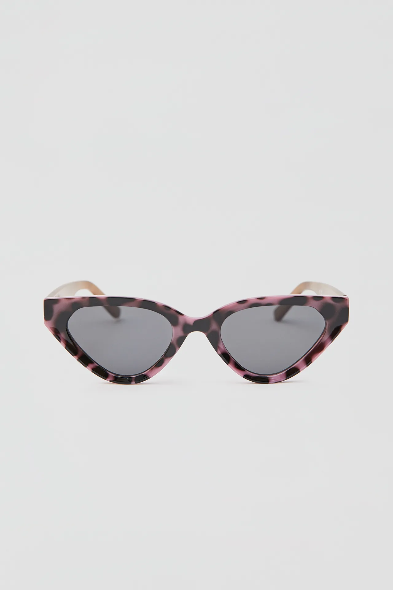 kính mát mắt mèo pullandbear