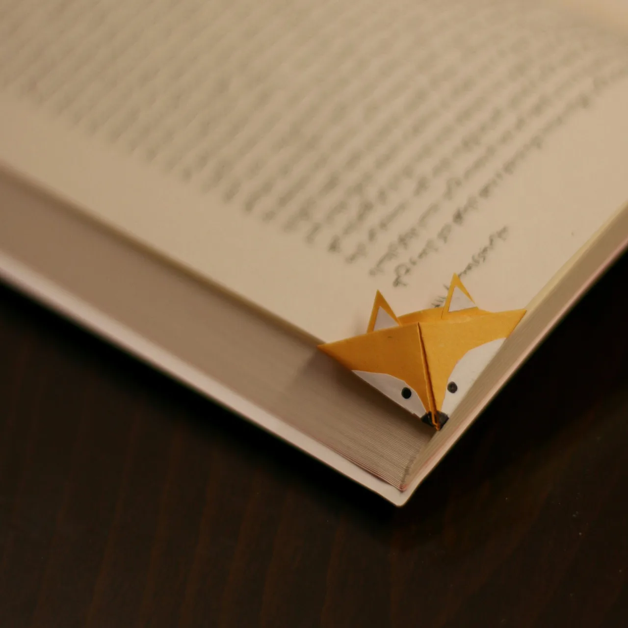 bookmark từ bao bì giấy