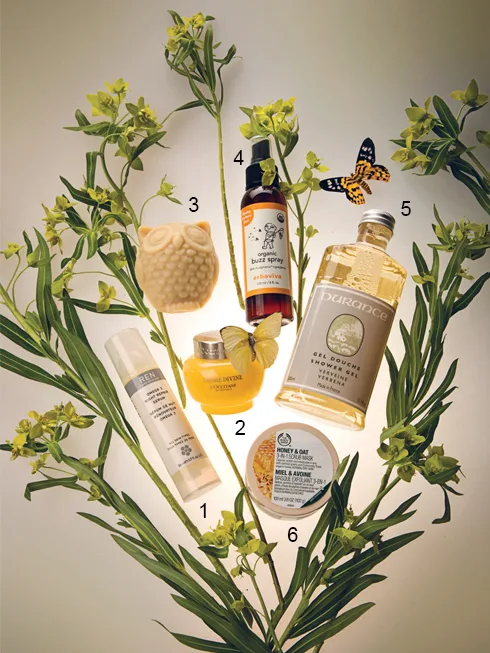 1. Serum chứa Omega 3 cho ban đêm Ren 1.558.000 VNĐ 2. Kem chống lão hóa Divine L'Occitane 2.480.000 VNĐ 3. Xà phòng hữu cơ M2C 4. Xịt chống côn trùng hữu cơ Erbaviva 560.000 VNĐ 5. Gel tắm Durance 450.000 VNĐ 6. Mặt nạ tẩy tế bào chết mật ong và lúa mạch The Body Shop 350.000 VNĐ