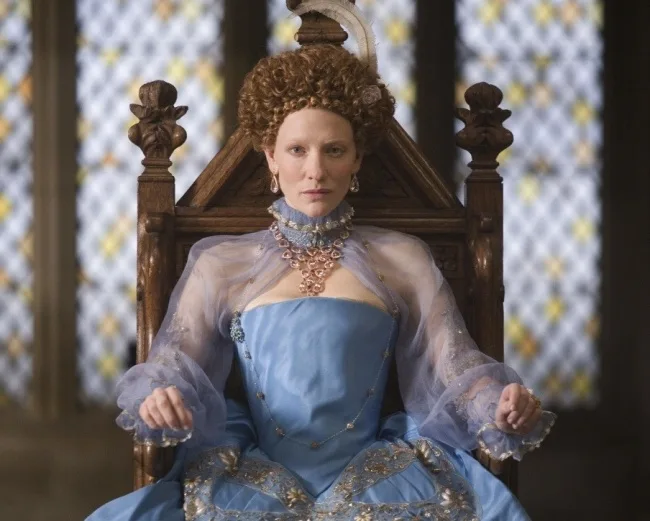Elizabeth I là một người không hề có quyền quyết định cho cuộc sống đời tư của mình, thậm chí đồ chơi bnhf thường nhất cũng bị lấy đi mất.
