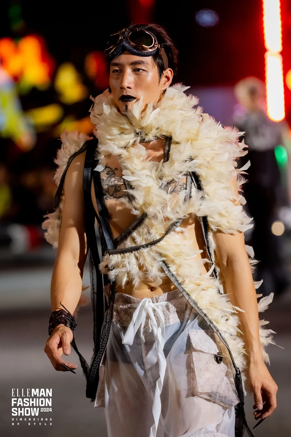 Khăn choàng lông Mai Lâm elleman fashion show