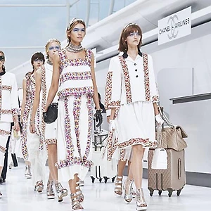 Bay cùng Chanel Airlines trong show thời trang Xuân-Hè 2016