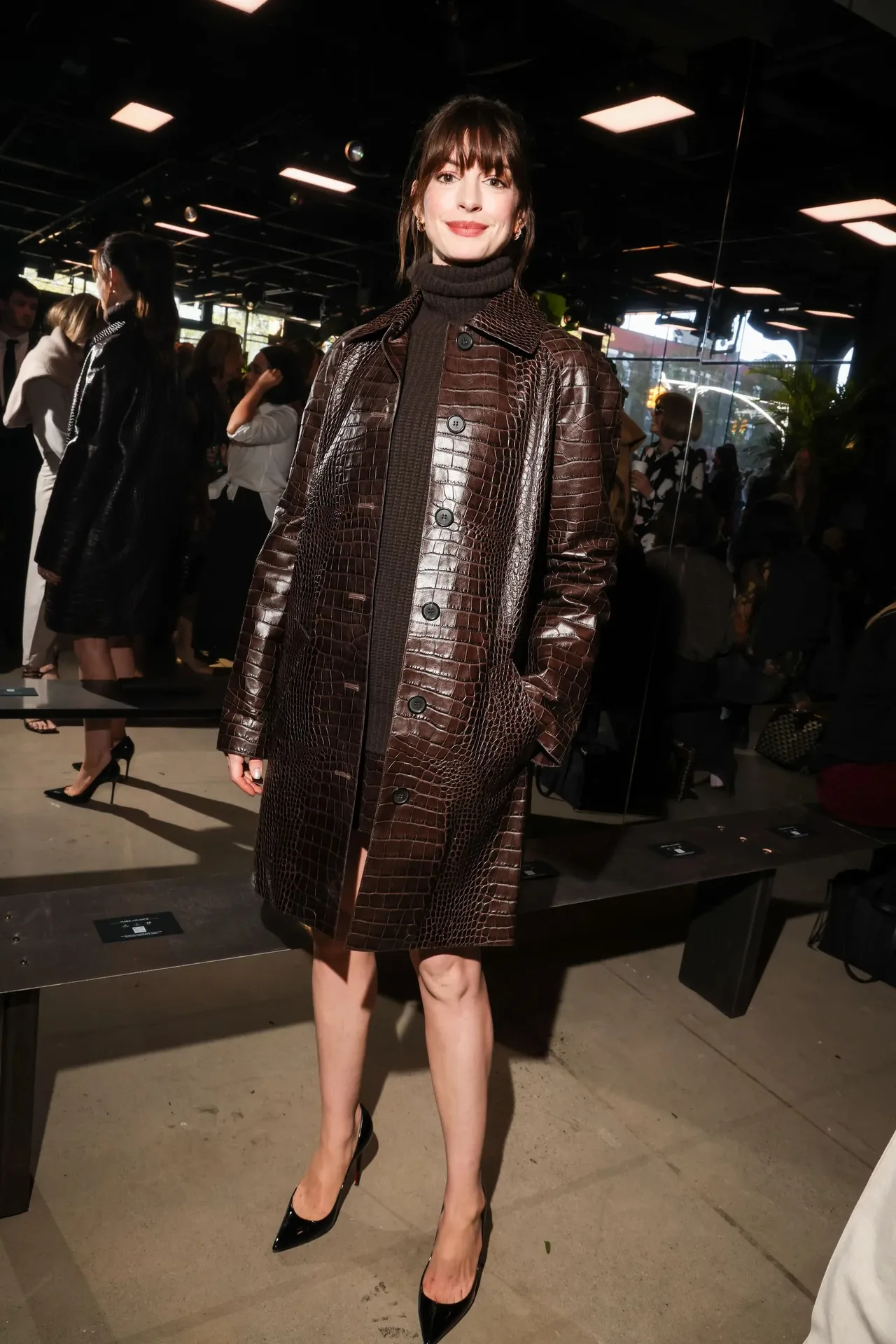 Anne Hathaway dự show Michael Kors Xuân Hè 2023