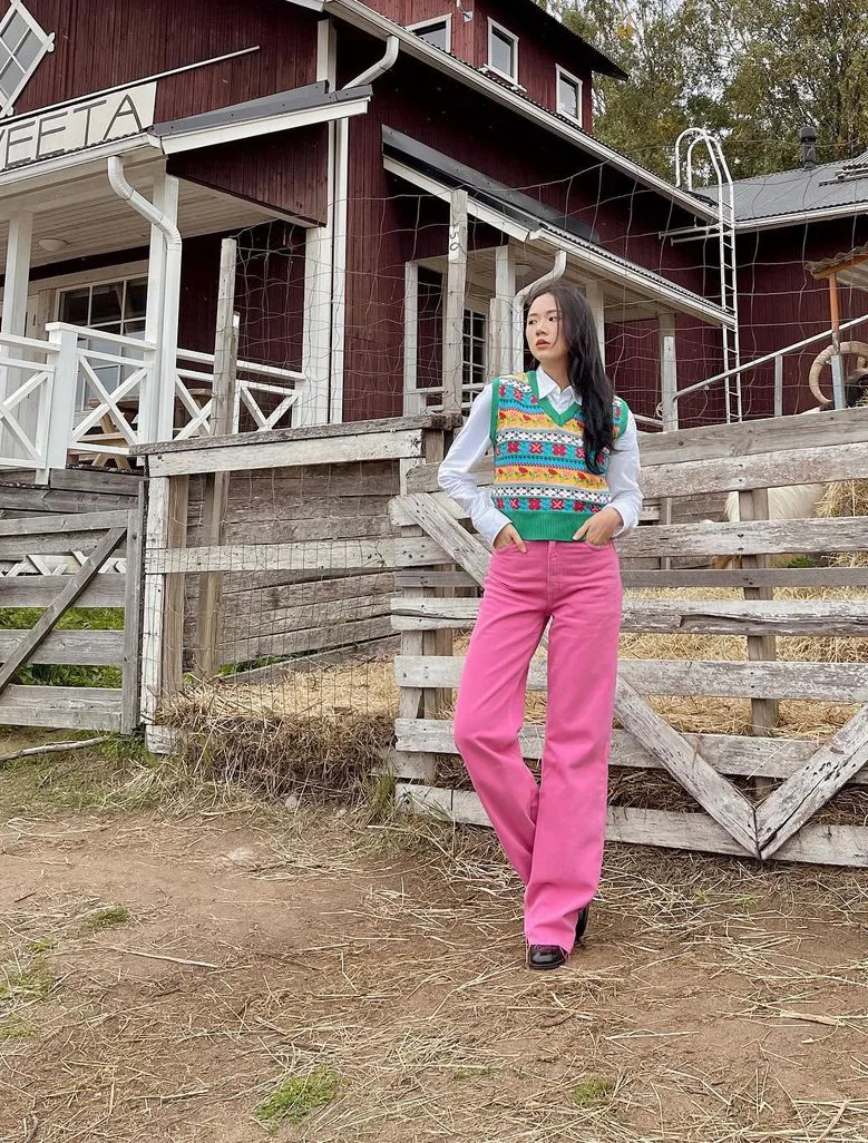 áo gile họa tiết phong cách artsy