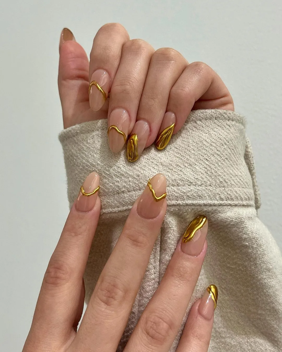 xu hướng nail đẹp 2023 Molten Metallics