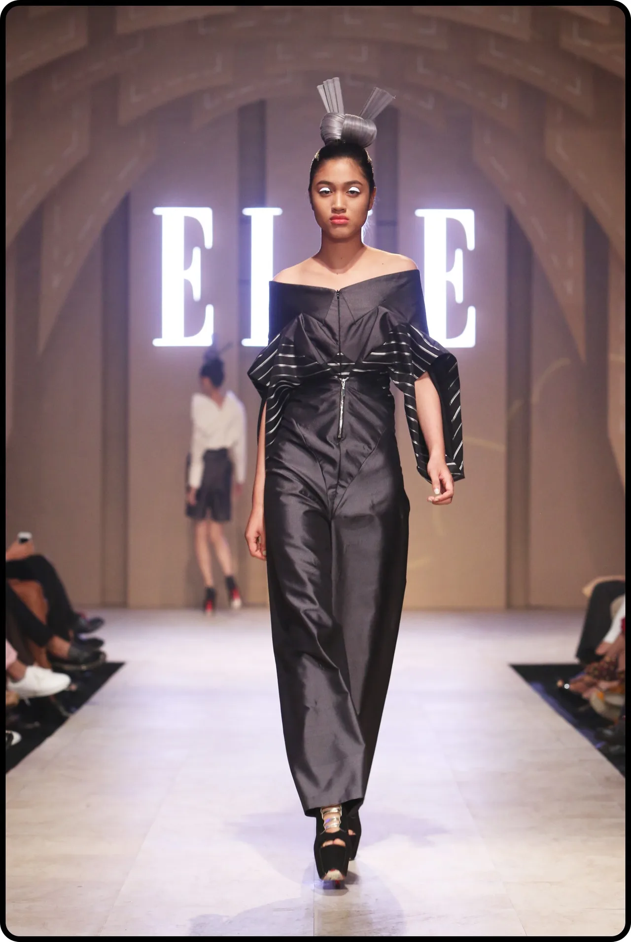 BST của NTK Nuchsuda tại ELLE Fashion Journey 2016