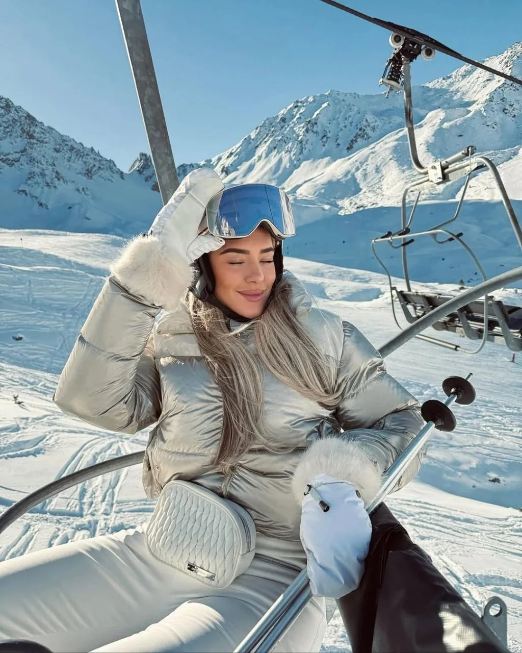 Vừa giữ ấm vừa thời trang - Tinh thần Apres-ski mà mọi cô nàng mùa đông đều hướng đến.