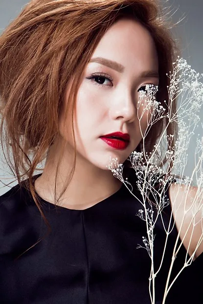 Minh Hằng tiếp tục "quyến rũ" người hâm mộ Minh Hằng tiếp tục "quyến rũ" người hâm mộ