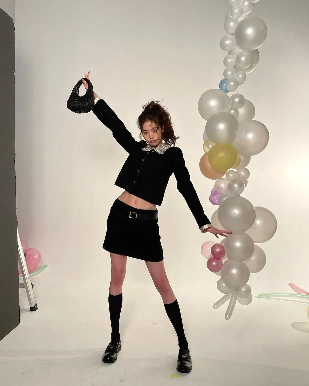Wonyoung mặc miu miu skirt