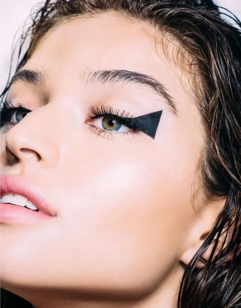 The Graphic Cat-Eye The Graphic Cat-Eye