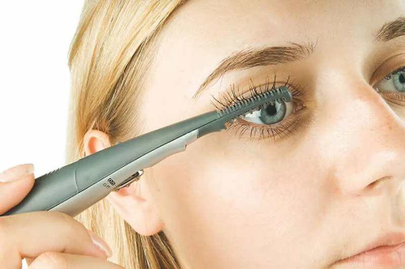 Máy uốn cong lông mi giúp bạn sở hữu được hàng lông mi cong vút