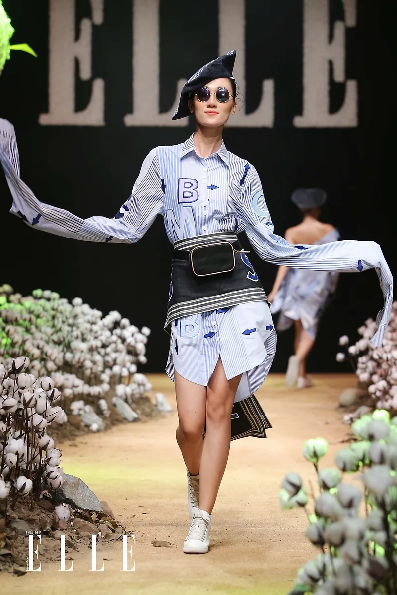 NTK Võ Công Khanh mang đến sự tươi vui với BST "Giấc mơ của Lily" tại ELLE Fashion Show NTK Võ Công Khanh mang đến sự tươi vui với BST "Giấc mơ của Lily" tại ELLE Fashion Show
