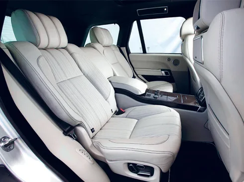 Hướng tới khách hàng thích du lịch cùng gia đình,Range Rover 2014 cung cấp hàng ghế ngồi thứ ba