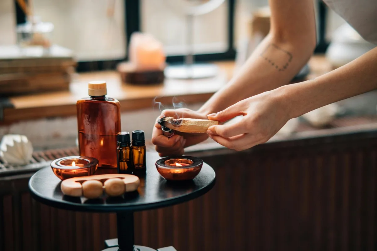 Đốt gỗ xông tinh dầu