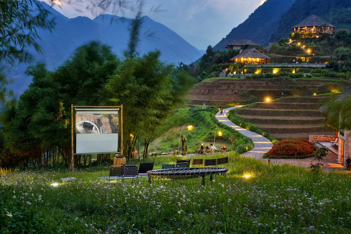 Thung lũng Mường hoa xanh mướt nương ngô tại khu nghỉ dưỡng Topas Ecolodge