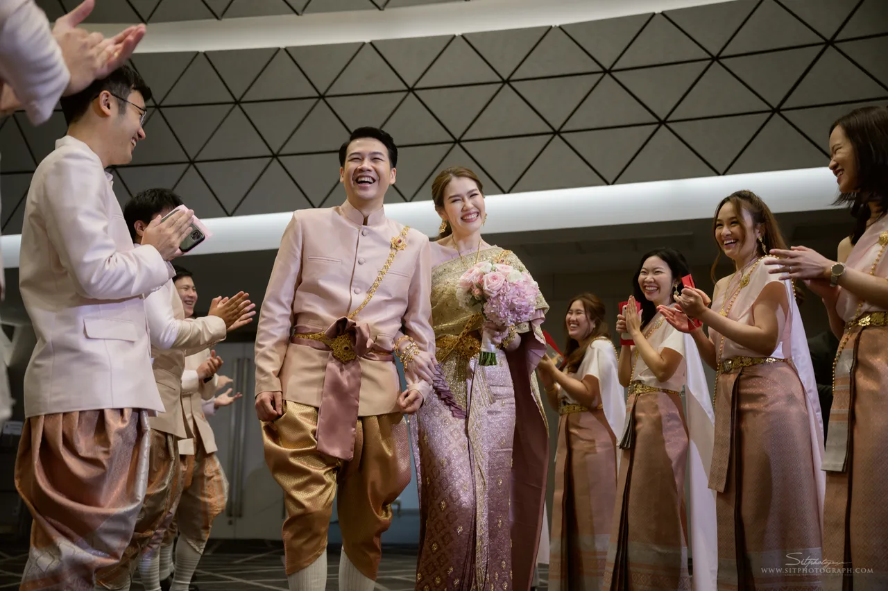 Váy cưới Thái Lan