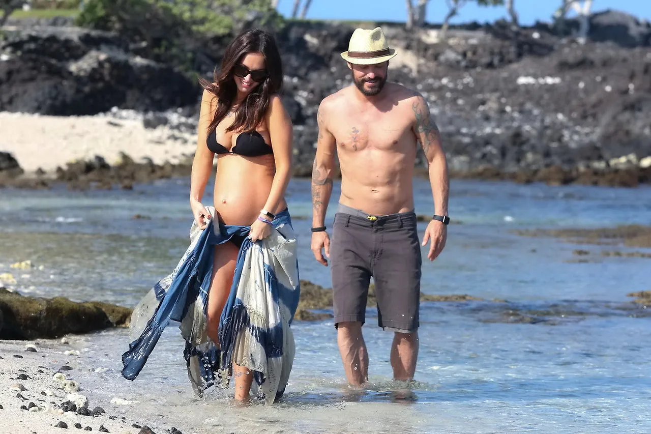 vóc dáng Megan Fox khi đang mang thai