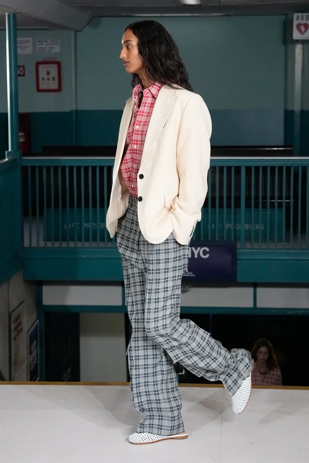 blazer trắng Tommy Hilfiger
