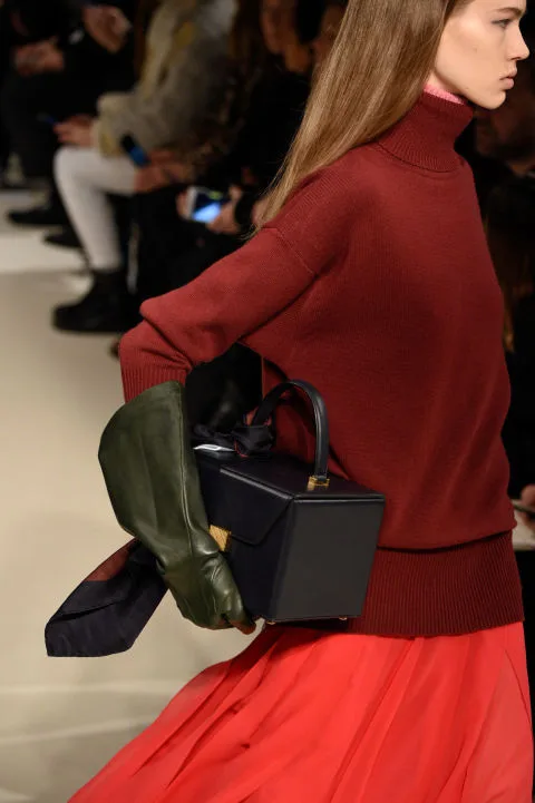 Chiếc túi Vanity Case dự báo sẽ rất hot của Victoria Beckham