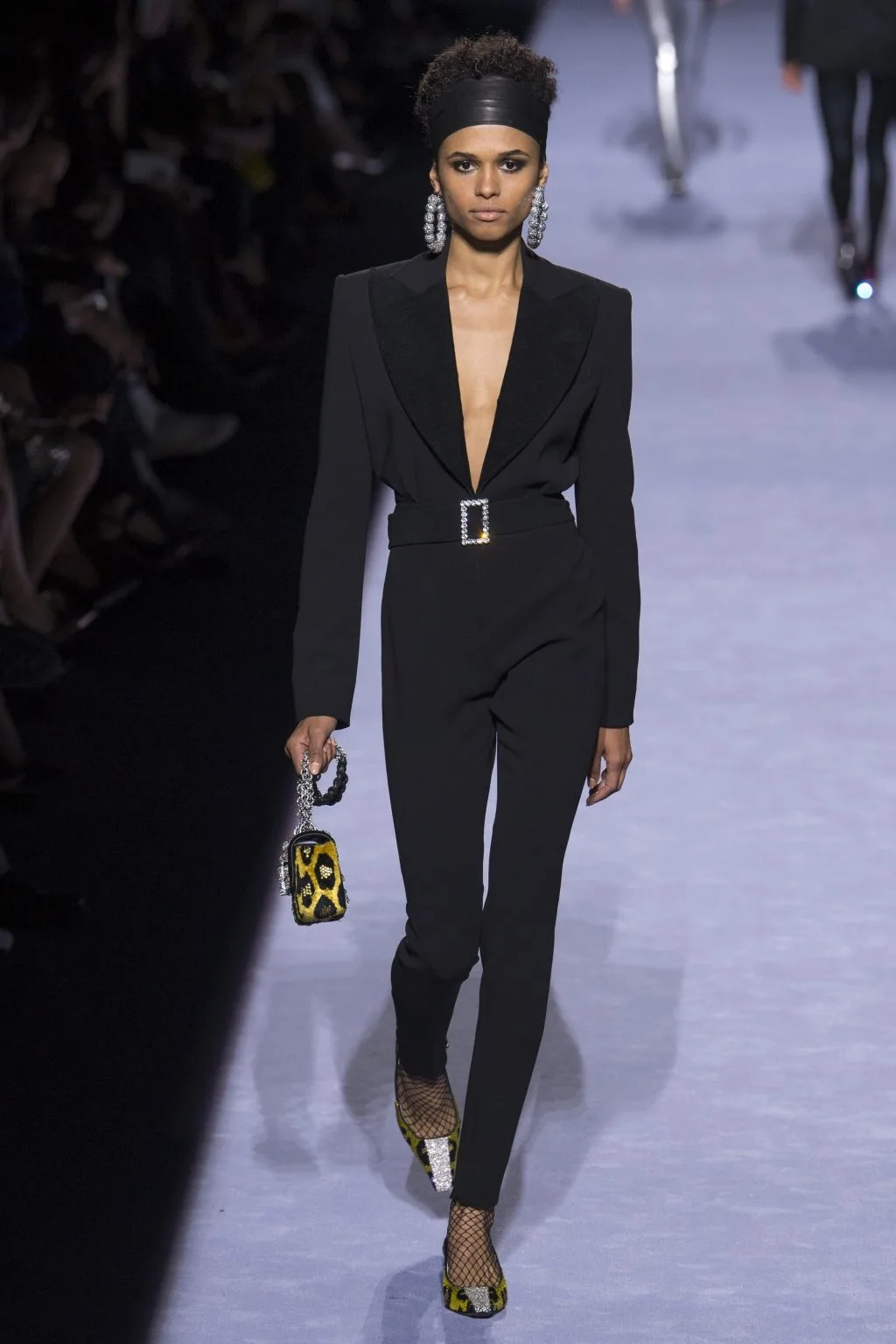 Thương hiệu Tom Ford Ready-to-wear Thu 2018: Thời đại hoàng kim thập niên 80 Thương hiệu Tom Ford Ready-to-wear Thu 2018: Thời đại hoàng kim thập niên 80