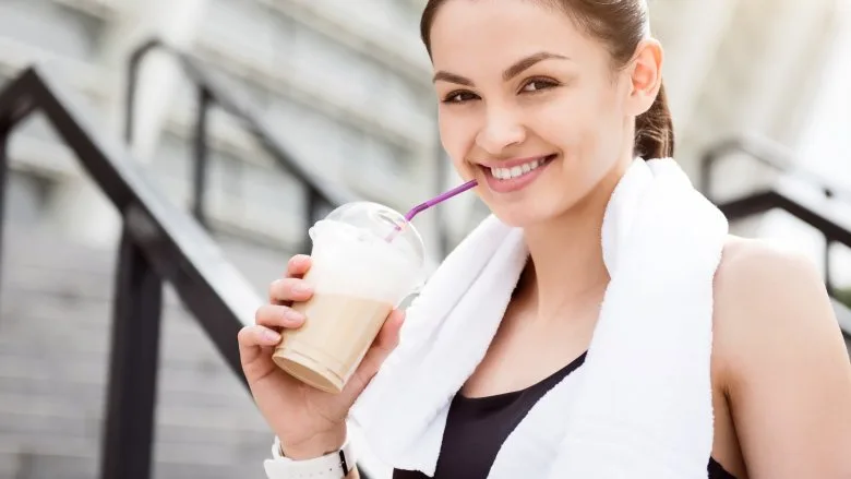 Thưởng thức một ly cafe trước khi luyện tập có thể khiến việc luyện tập của bạn hiệu quả hơn, từ đó khiến bạn luyện tập điều độ hơn
